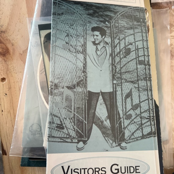 Graceland pamphlets - Picture 3 of 5
